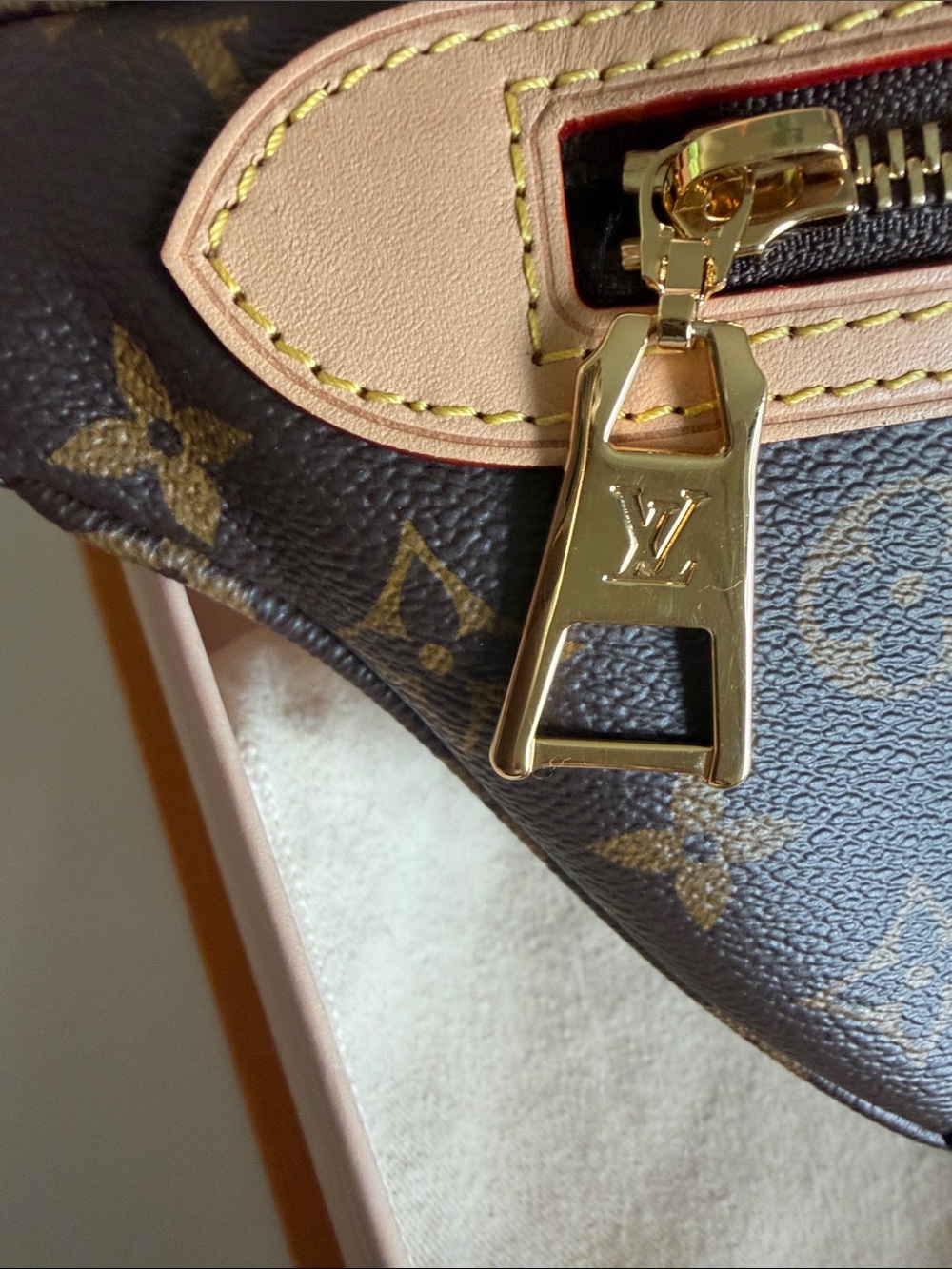 Louis Vuitton High rise Bumbag M46784 - Picture 3 of 13